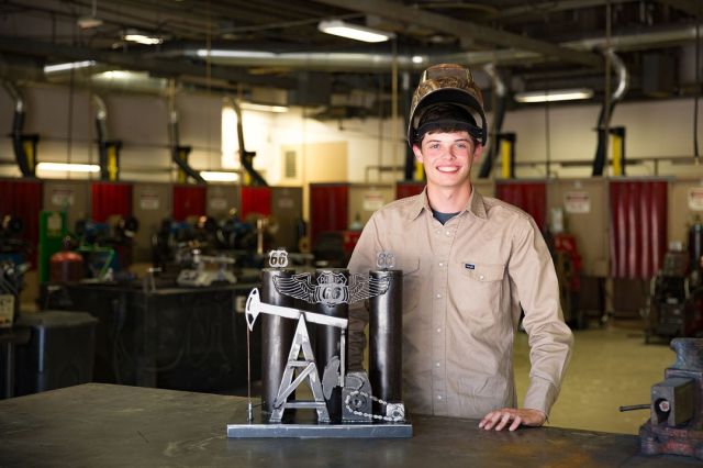 We love hearing how Central Tech students are doing after graduation. Congratulations Evan, welding graduate, on your success!
Read Evan's story (link in bio): https://bit.ly/3CWzI8V
#centraltechedu #centraltechWeldFab