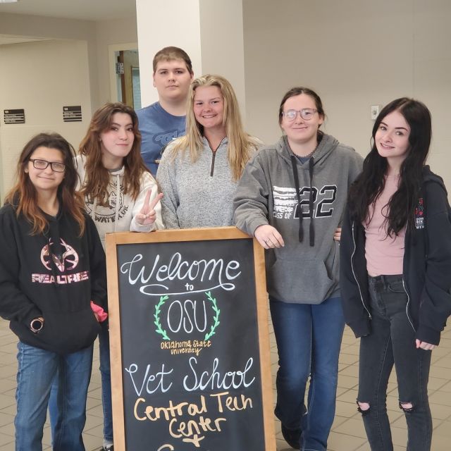 Some of the Advanced Health Career Vet students had a great time touring the OSU Vet school and hospital!
#centraltechedu #centraltechAHC