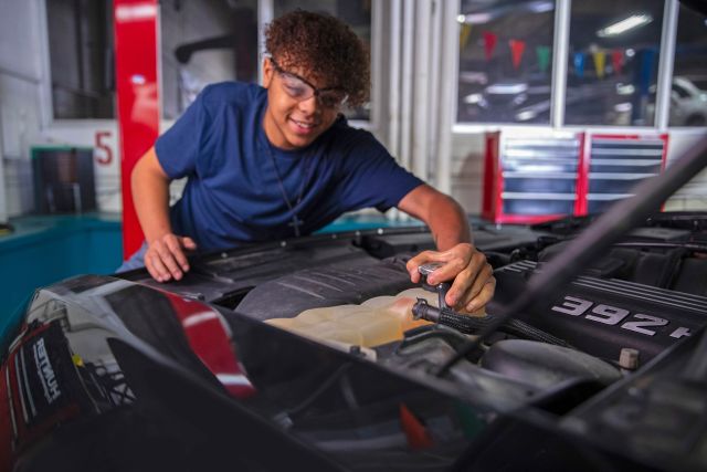 Car: * check engine *
Tony: "Yeah, it's still there."

Don't be Tony, and apply today! 🚗 centraltech.info/AUTO #centraltechAutoTech