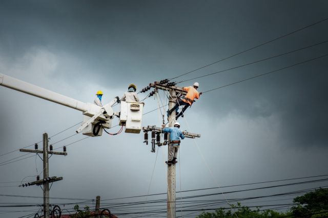 4 Reasons To Thank Linemen:

1️⃣ Line Workers Developed America ❤️🤍💙
2️⃣ Our Society Is Dependent Upon Linemen 💡
3️⃣ Linemen Run Toward The Storm 🌩
4️⃣ Linemen Are Dedicated 🤝

Apply Today! centraltech.info/Lineman #centraltechLineman