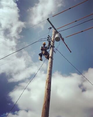 During the chaos of a storm, there are unrecognized heroes who work tirelessly to keep our lights on. ⚡️

Thank you to our linemen students, Mathew Henderson, Braydon Davis, Jarrett Matheson, Owen Morrow, and Braydon Kelley, for your hard work with @elliottelectricsupply and @ogepower! 

#centraltechLineman