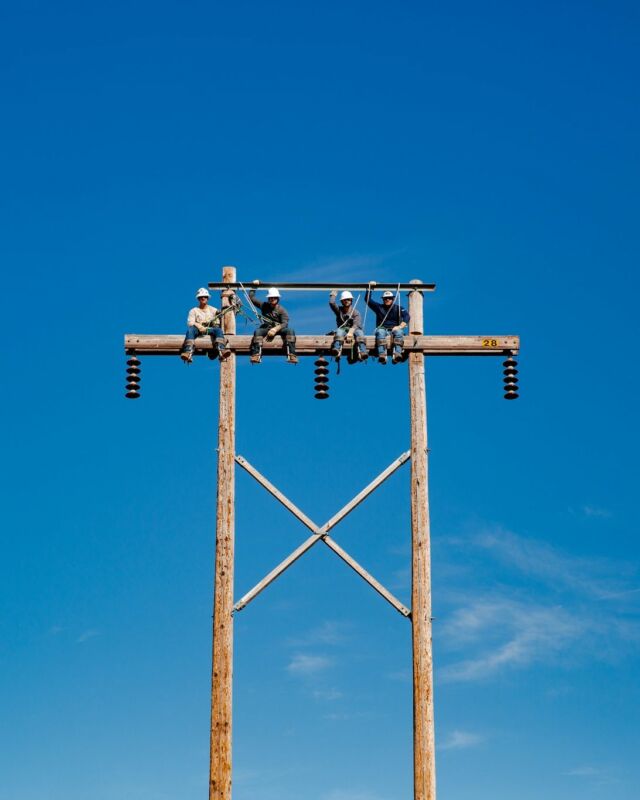 Here's to a bright future ahead, congratulations to our 2023 graduating Lineman Technology class! ⚡

#centraltechLineman