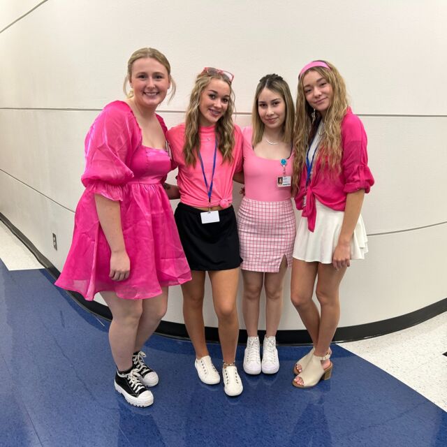 During the SkillsUSA meeting for our Drumright Cosmetology class, morning students decided to go all PINK out while afternoon students dressed as celebrities!

Take a guess at which celebrity they might be. 👀

#centraltechCosmo