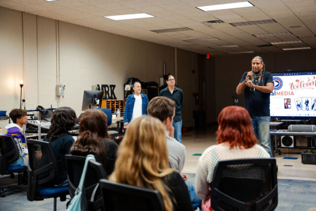 @bryanwythm, @gohn_jibbs, and @mrdanwarrior, actors in the movie "Killers of the Flower Moon," took time out of their home tour to visit our Digital Media class. 🎥

During their visit, the actors discussed their roles and experiences in the movie with our students! Read more: tinyurl.com/32cvr8pu

Don't miss them on the special podcast premiere on HUB Network Cushing tomorrow at 10:30am!

#centraltechDM #KillersOfTheFlowerMoon