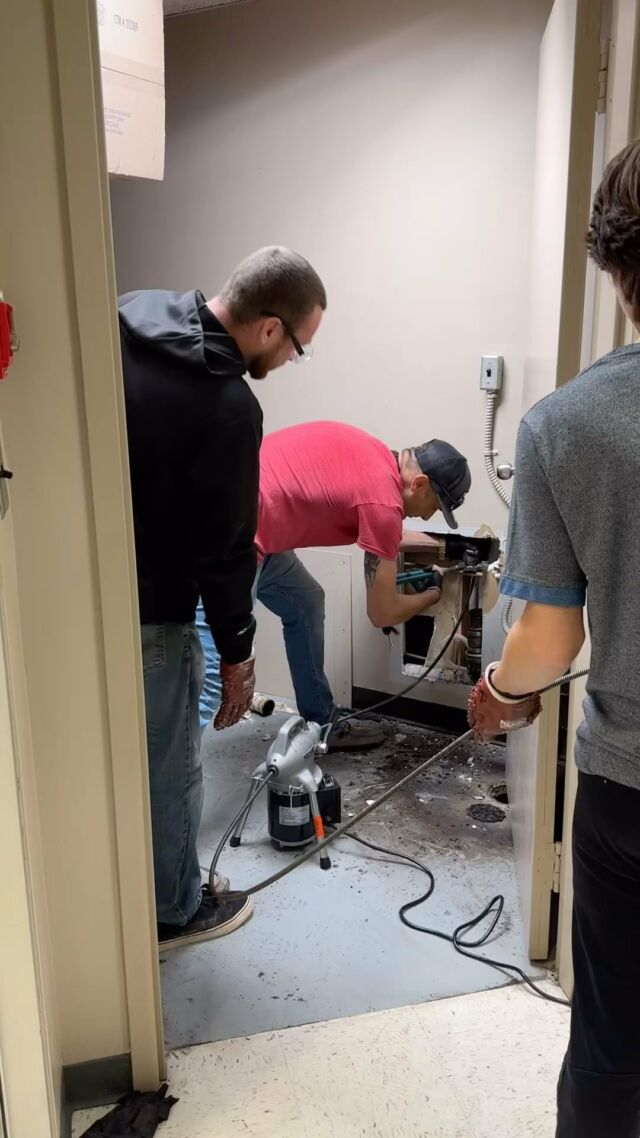 Hurry, hurry! Call Central Tech’s plumbing class! 📞
 
Sapulpa campus had a few issues in the kitchen but nothing our plumbing students couldn’t fix.
 
#centraltechPlumb