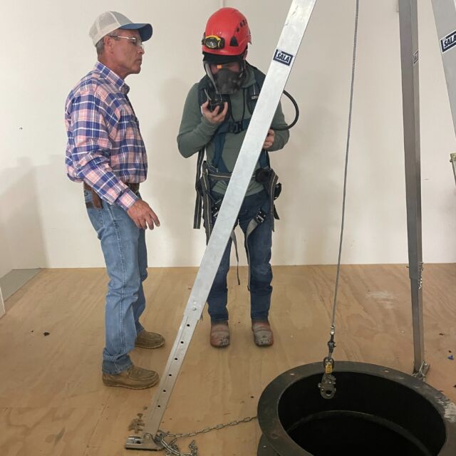 Take a look into our Confined Space Rescue class! 👀

He is undergoing certification to perform emergency rescues. This course covers properly putting on required personal protective equipment (PPE), knot tying, SBCA, and safely executing a rescue operation.

#centraltechBIS