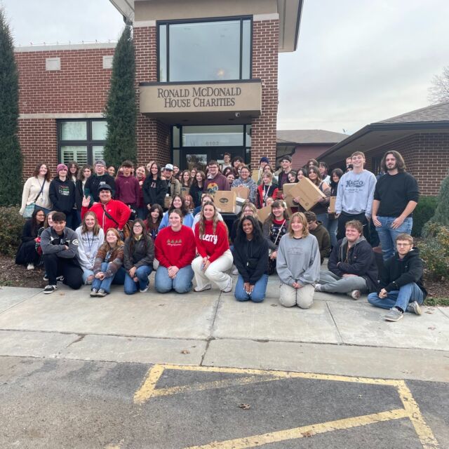 Digital Media, Graphic Design, and Business & Information students on our Drumright campus came together to deliver 150 care packages to help support The @rmhctulsa. 🎁

#centraltechDM #centraltechGraphicDesign #centraltechBIT