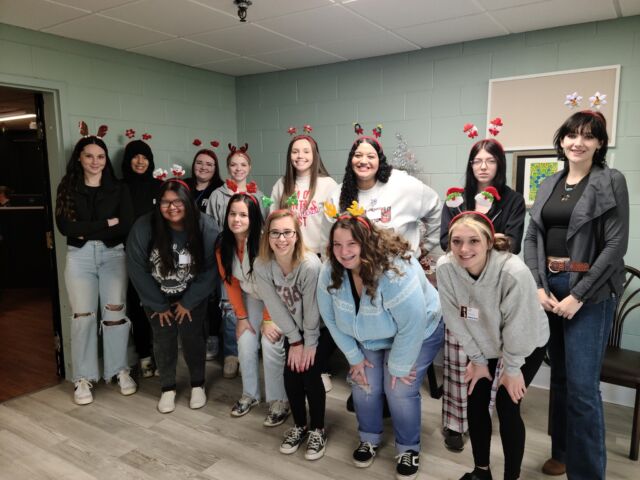 Medical Assisting students on our Drumright campus recently visited the Drumright Nursing Home  and brought with them plenty of Christmas spirit. 🎅

During their visit, they frosted sugar cookies, made gingerbread houses, sang Christmas carols, and much more!

#centraltechMA