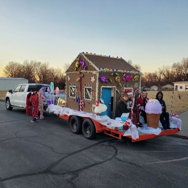 This gingerbread house float is giving us all the holiday feels. 🍪🎄

Our students from Network Security, Cosmetology, and Plumbing on the Sapulpa campus have been hard at work building a float for The Parade of Lights hosted by Sapulpa Chamber of Commerce. They WON 2nd place in the Business category!

#centraltechNSA #centraltechCosmo #centraltechPlumb