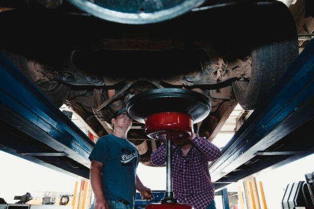 A little grease never hurt anybody. 😉⁠
⁠
Diesel Technology is getting hands-on with an oil change!⁠
⁠
#centraltechDiesel #DieselEngineDay